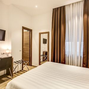 Kamer met een King Size Bed in een Bijgebouw